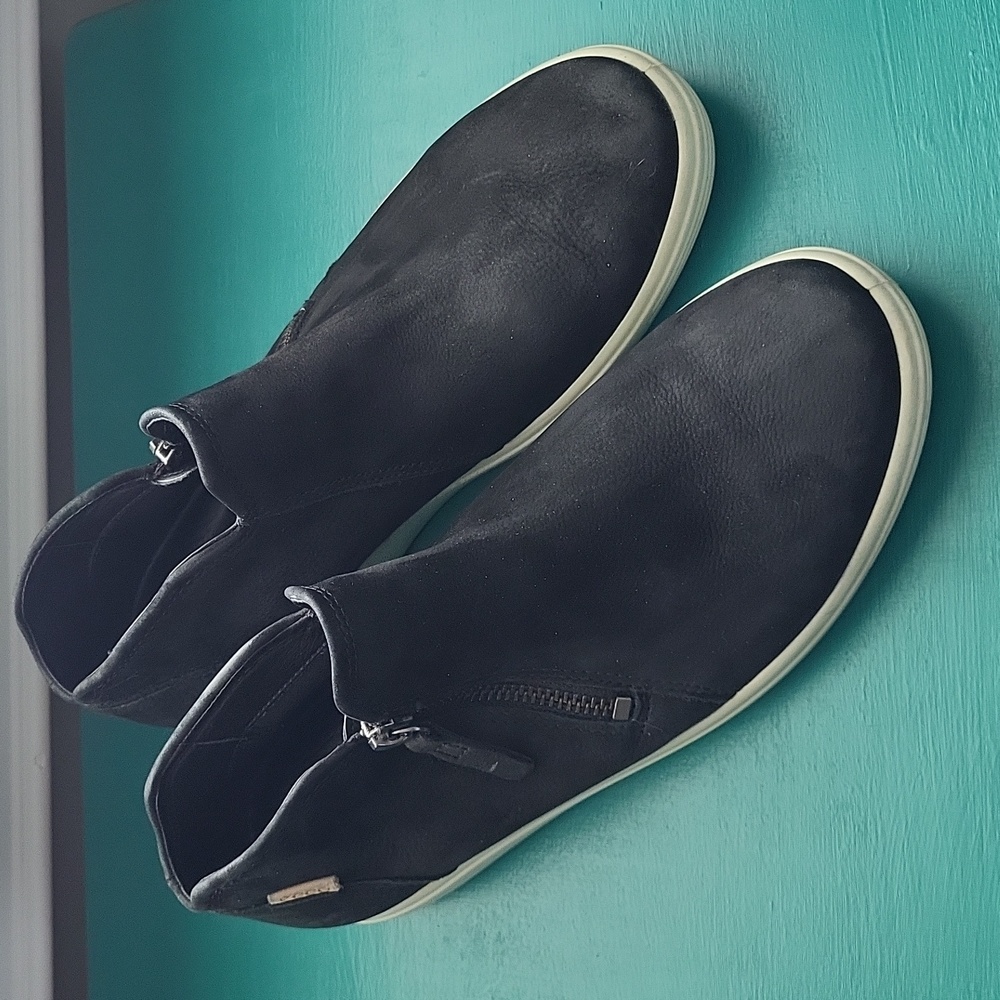 ECCO Soft 7 Low Zip Booties - Black Nubuck - 39EU